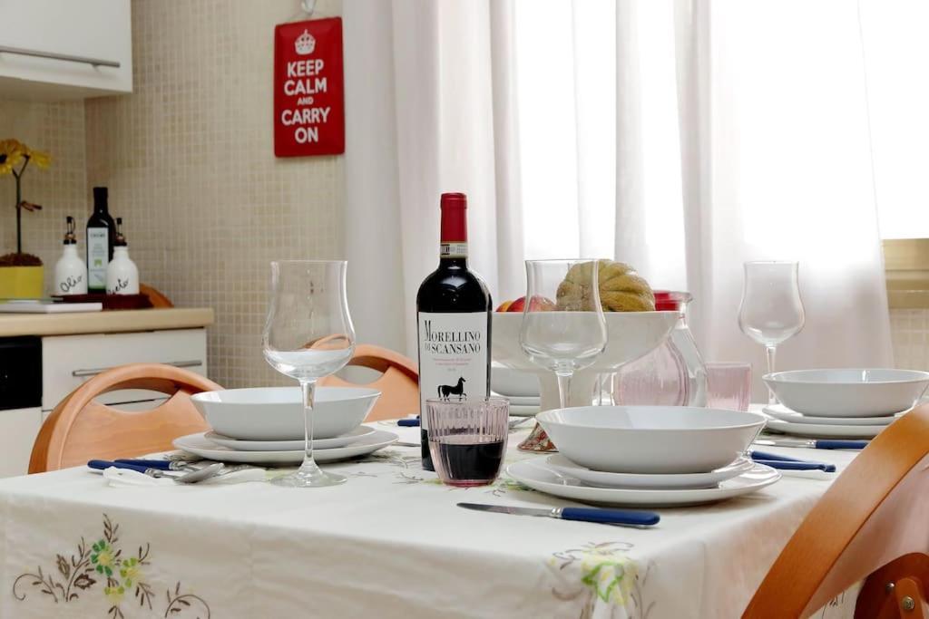 Relax Rome With 2 Balconies - 2 Bedroom Flat, 3Rd Floor With Lift, High Comfort, Quite, A Walk From Urban Train Station Gemelli And Metro A Stops Battistini & Cornelia Connecting To Center In 20 Minutes, 2 Steps From Bus Stop, Cycle Path, Groceries Roma Exterior foto