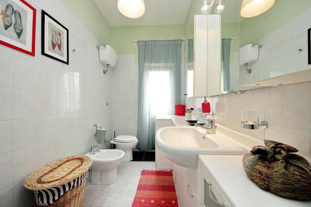 Relax Rome With 2 Balconies - 2 Bedroom Flat, 3Rd Floor With Lift, High Comfort, Quite, A Walk From Urban Train Station Gemelli And Metro A Stops Battistini & Cornelia Connecting To Center In 20 Minutes, 2 Steps From Bus Stop, Cycle Path, Groceries Roma Exterior foto
