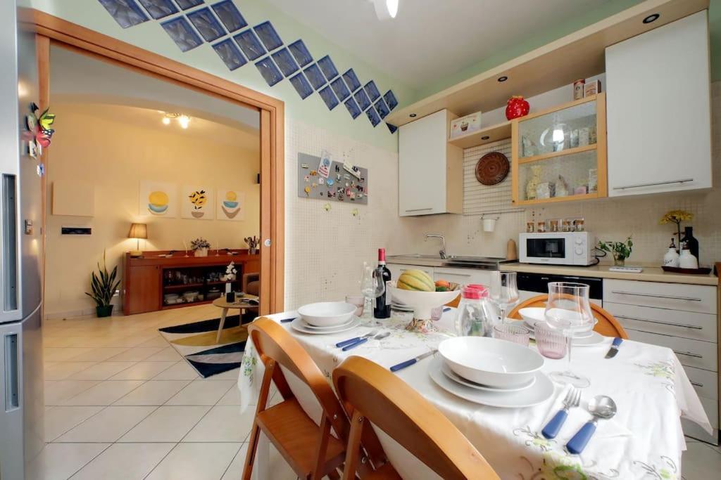 Relax Rome With 2 Balconies - 2 Bedroom Flat, 3Rd Floor With Lift, High Comfort, Quite, A Walk From Urban Train Station Gemelli And Metro A Stops Battistini & Cornelia Connecting To Center In 20 Minutes, 2 Steps From Bus Stop, Cycle Path, Groceries Roma Exterior foto